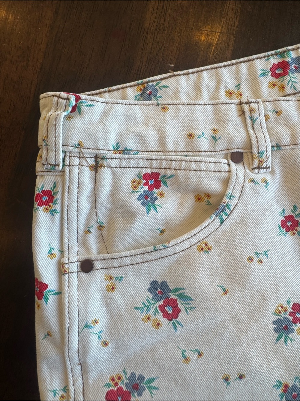 Wrangler X Billabong Collab, She’s Cheeky Floral White Denim Jeans Women’s Sz 31 - Picture 9 of 14